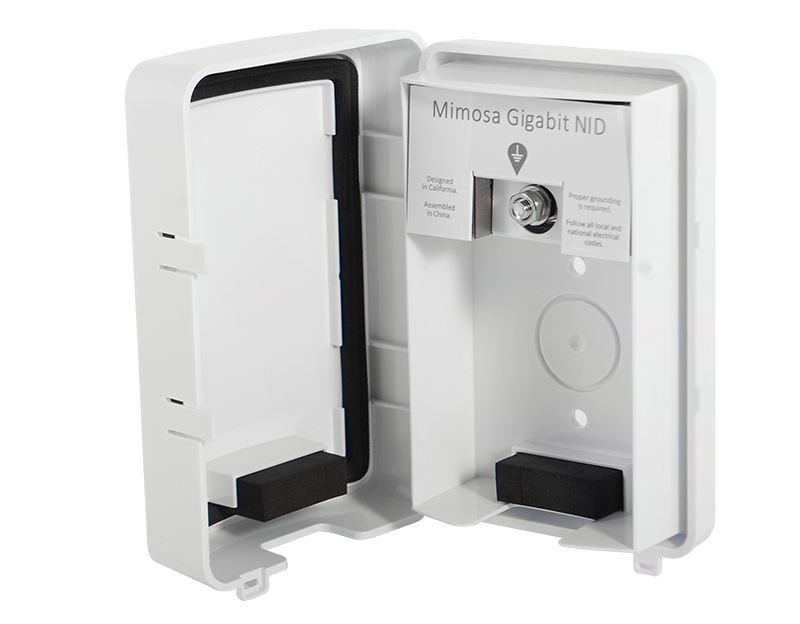 Dispositivo de protección contra descargas electrostáticas Gigabit: Ideal para instalaciones en exteriores, proporciona protección ESD y un punto de conexión a tierra para todas las instalaciones de enlaces de radio.